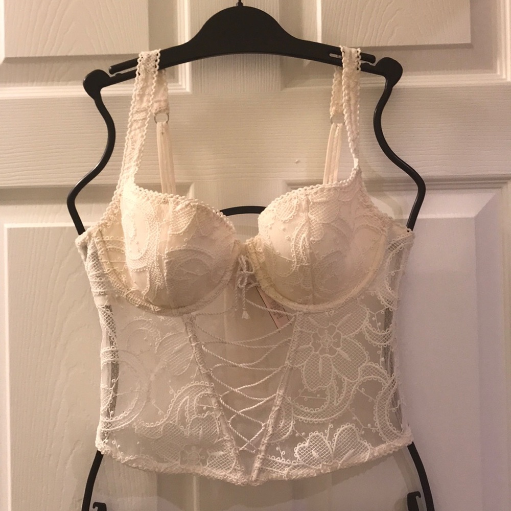 💖 Victoria’s Secret Lace Corset - Picture 3 of 5